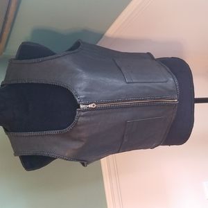 Harley Davidson black leather vest size Medium  *missing logo on pocket*